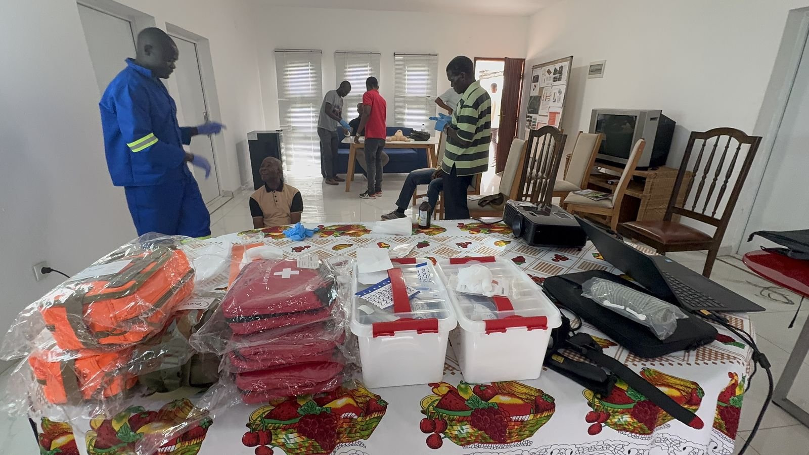 Entrega de Kits de Emergência a ONG parceira - foto 10